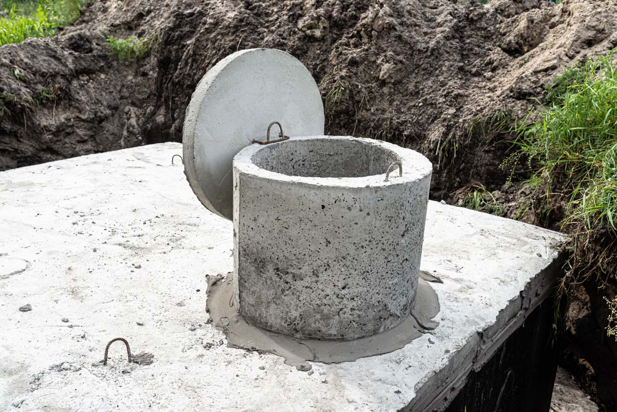 Concrete septic tank installation for sewage management in construction site